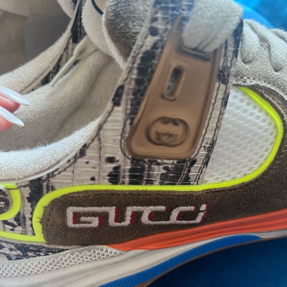 Gucci sports shoes for men and women one time worn , very comfortable ! - Picture 4 of 9